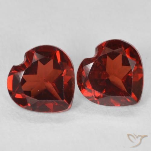 Shop natural 1.09ct Rouge intense Grenat pyrope gems, Cœur, from Mozambique at GemSelect. In stock, global shipping!