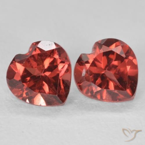 Shop natural 1.19ct Rouge foncé Grenat pyrope gems, Cœur, from Mozambique at GemSelect. In stock, global shipping!