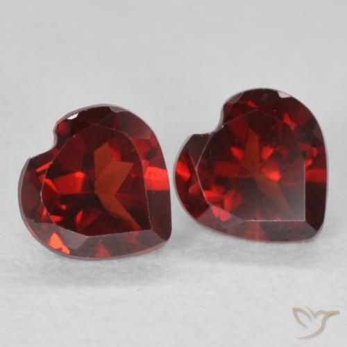 Shop natural 1.14ct Rouge foncé Grenat pyrope gems, Cœur, from Mozambique at GemSelect. In stock, global shipping!