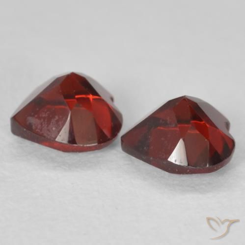 Shop natural 1.14ct Rouge foncé Grenat pyrope gems, Cœur, from Mozambique at GemSelect. In stock, global shipping!