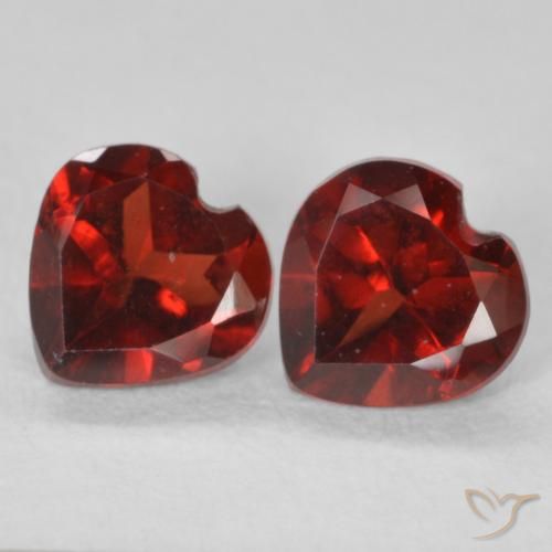 Shop natural 1.16ct Rouge moyen Grenat pyrope gems, Cœur, from Mozambique at GemSelect. In stock, global shipping!
