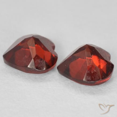 Shop natural 1.16ct Rouge moyen Grenat pyrope gems, Cœur, from Mozambique at GemSelect. In stock, global shipping!