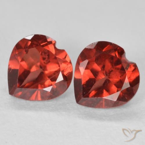 Shop natural 1.29ct Medium Dark-Red Grenat pyrope gems, Cœur, from Mozambique at GemSelect. In stock, global shipping!