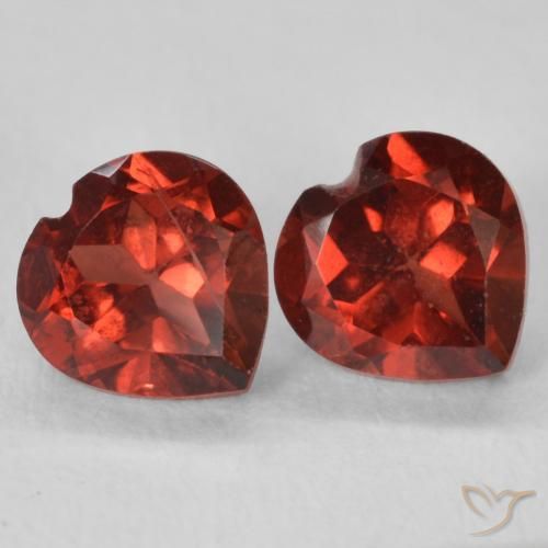 Shop natural 1.29ct Medium Dark-Red Grenat pyrope gems, Cœur, from Mozambique at GemSelect. In stock, global shipping!