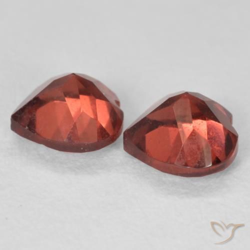 Shop natural 1.29ct Medium Dark-Red Grenat pyrope gems, Cœur, from Mozambique at GemSelect. In stock, global shipping!