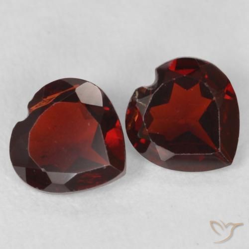 Shop natural 0.98ct Rouge moyen Grenat pyrope gems, Cœur, from Mozambique at GemSelect. In stock, global shipping!