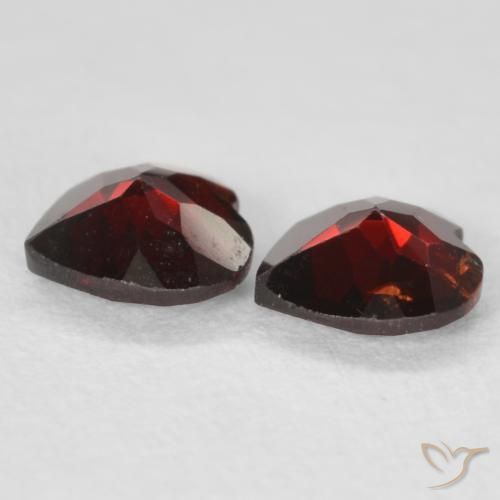 Shop natural 0.98ct Rouge moyen Grenat pyrope gems, Cœur, from Mozambique at GemSelect. In stock, global shipping!