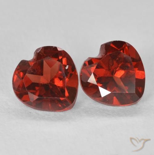 Shop natural 1.13ct Rouge moyen Grenat pyrope gems, Cœur, from Mozambique at GemSelect. In stock, global shipping!