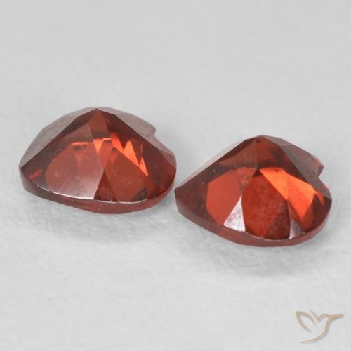 Shop natural 1.13ct Rouge moyen Grenat pyrope gems, Cœur, from Mozambique at GemSelect. In stock, global shipping!