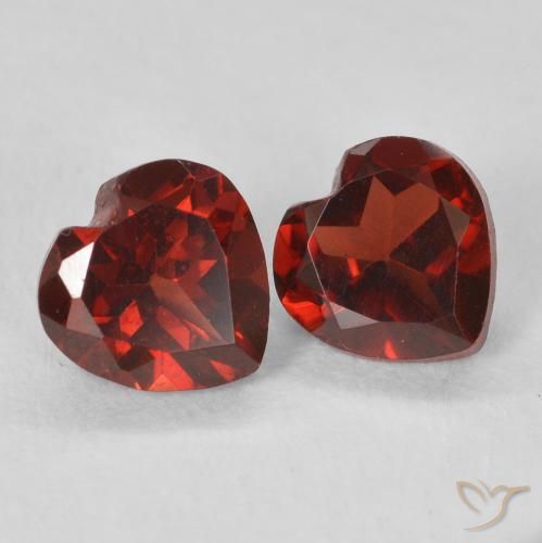 Shop natural 1.26ct Rouge groseille Grenat pyrope gems, Cœur, from Mozambique at GemSelect. In stock, global shipping!