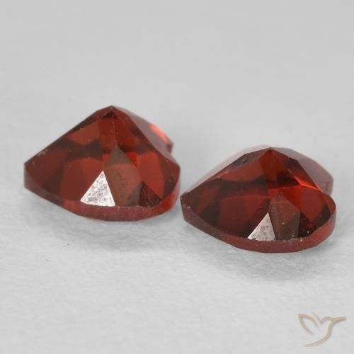 Shop natural 1.26ct Rouge groseille Grenat pyrope gems, Cœur, from Mozambique at GemSelect. In stock, global shipping!