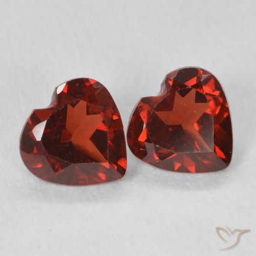 Shop natural 1.06ct Rouge Sangria Grenat pyrope gems, Cœur, from Mozambique at GemSelect. In stock, global shipping!
