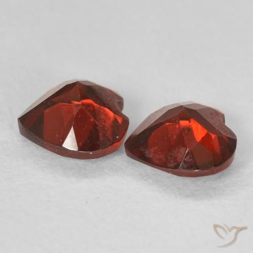 Shop natural 1.07ct Rouge moyen Grenat pyrope gems, Cœur, from Mozambique at GemSelect. In stock, global shipping!
