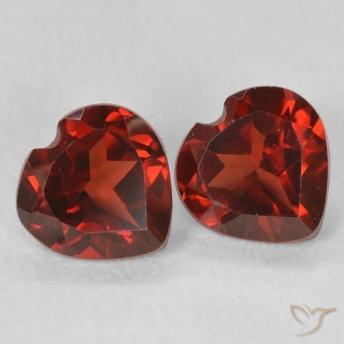 Shop natural 1.09ct Rouge moyen Grenat pyrope gems, Cœur, from Mozambique at GemSelect. In stock, global shipping!