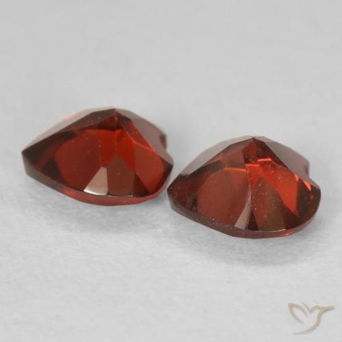 Shop natural 1.09ct Rouge moyen Grenat pyrope gems, Cœur, from Mozambique at GemSelect. In stock, global shipping!