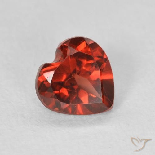 Grenat pyrope Rouge groseille naturelle Cœur, 0.61 ct, VS