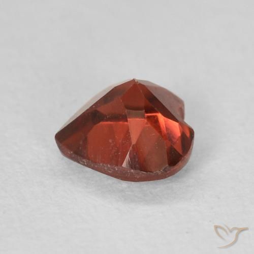Grenat pyrope Rouge groseille naturelle Cœur, 0.61 ct, VS