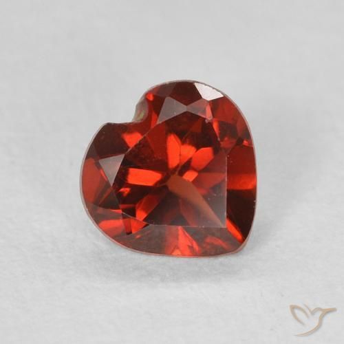 Grenat pyrope Rouge groseille naturelle Cœur, 0.60 ct, VS