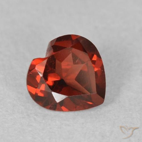 Grenat pyrope Rouge vif naturelle Cœur, 0.61 ct, VS