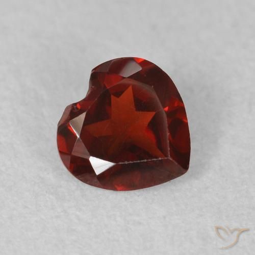 Grenat pyrope Rouge merlot naturelle Cœur, 0.47 ct, VVS-VS
