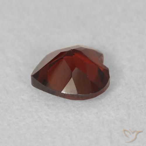 Grenat pyrope Rouge merlot naturelle Cœur, 0.47 ct, VVS-VS