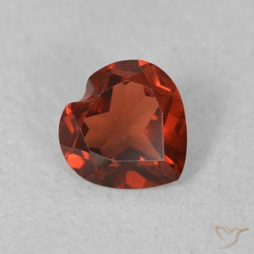 Grenat pyrope Rouge vif naturelle Cœur, 0.47 ct, VVS-VS