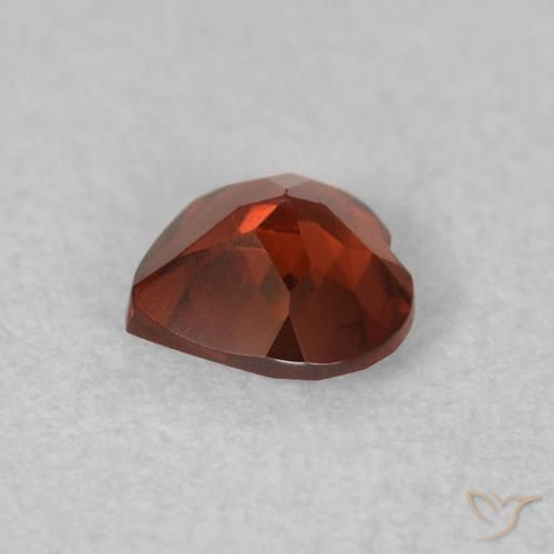 Grenat pyrope Rouge vif naturelle Cœur, 0.47 ct, VVS-VS