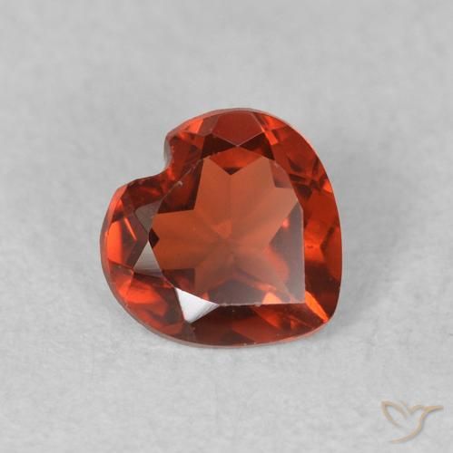 Grenat pyrope Rouge groseille naturelle Cœur, 0.50 ct, VVS-VS