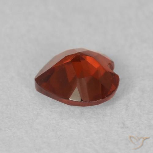 Grenat pyrope Rouge groseille naturelle Cœur, 0.50 ct, VVS-VS