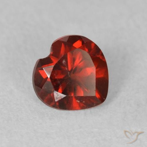 Grenat pyrope Rouge Sangria naturelle Cœur, 0.50 ct, VVS-VS