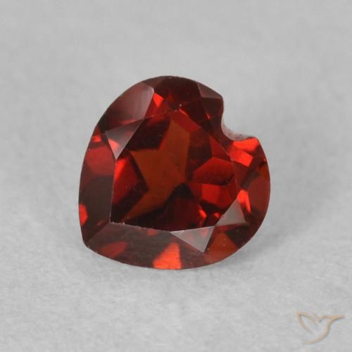 Grenat pyrope Rouge Sangria naturelle Cœur, 0.59 ct, VVS-VS