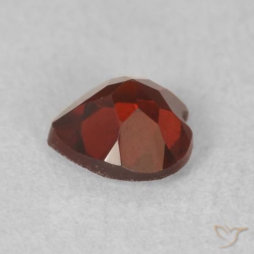 Grenat pyrope Rouge Sangria naturelle Cœur, 0.59 ct, VVS-VS