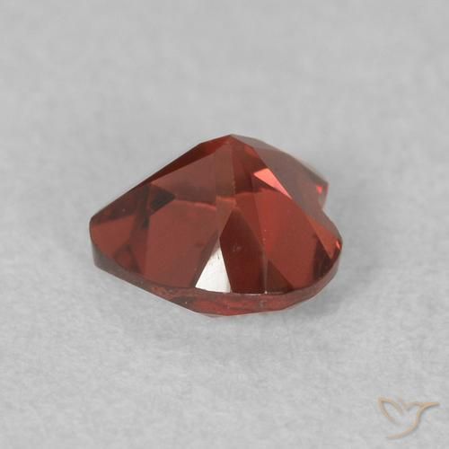 Grenat pyrope Rouge groseille naturelle Cœur, 0.62 ct, VVS-VS