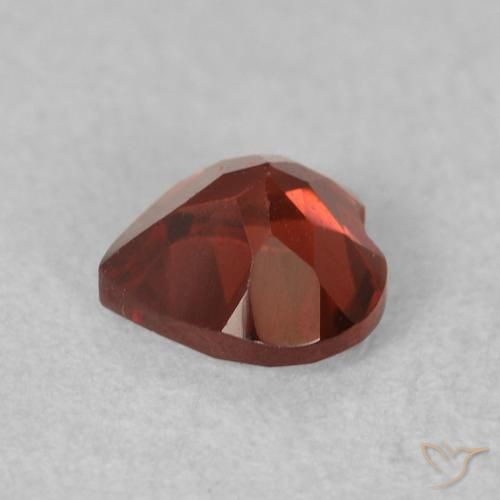 Grenat pyrope Rouge vif naturelle Cœur, 0.64 ct, VVS-VS