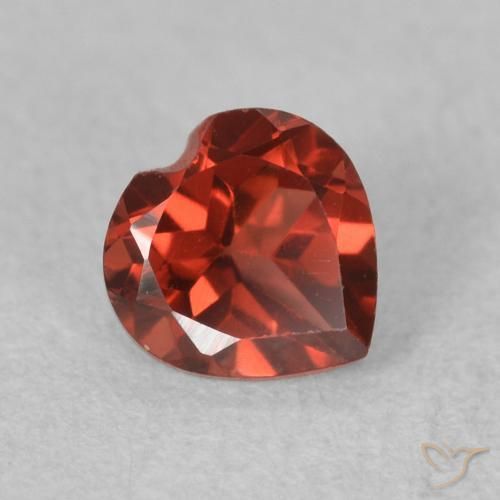 Grenat pyrope Rouge groseille naturelle Cœur, 0.69 ct, VS