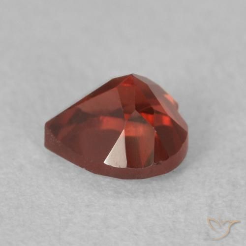 Grenat pyrope Rouge groseille naturelle Cœur, 0.69 ct, VS