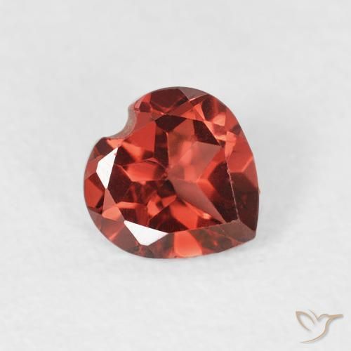 Grenat pyrope Rouge vif naturelle Cœur, 0.56 ct, VS