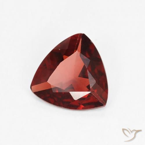 Grenat pyrope Rouge sang naturelle Trillion, 0.67 ct, VVS-VS