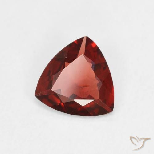 Grenat pyrope Rouge foncé naturelle Trillion, 0.64 ct, VS