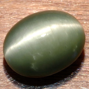 Quartz cat's eye vert naturelle coupe ovale, 8,58 ct, opaque