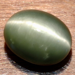 Quartz cat's eye vert naturelle coupe ovale, 8,58 ct, opaque