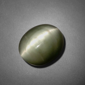 Quartz cat's eye vert naturelle coupe ovale, 7,45 ct, opaque