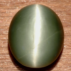 Quartz cat's eye vert naturelle coupe ovale, 7,32 ct, opaque