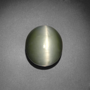 Quartz œil de chat vert naturelle coupe ovale, 7,13 ct, opaque