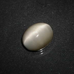 Quartz cat's eye crème naturelle coupe ovale, 3,06 ct, opaque