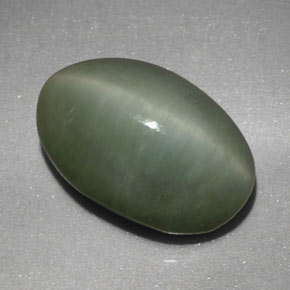 Quartz cat's eye vert naturelle coupe ovale, 4,77 ct, opaque