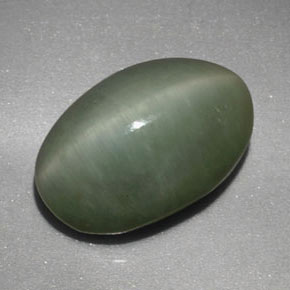Quartz cat's eye vert naturelle coupe ovale, 4,77 ct, opaque
