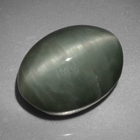 Quartz cat's eye vert naturelle coupe ovale, 8,45 ct, opaque