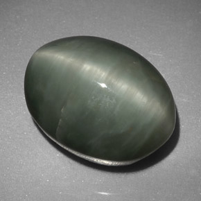 Quartz cat's eye vert naturelle coupe ovale, 8,45 ct, opaque