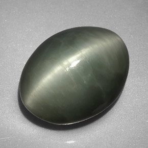 Quartz cat's eye vert naturelle coupe ovale, 7,74 ct, opaque